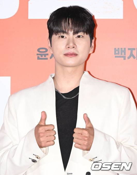 [OSEN=조은정 기자]&nbsp;14일 오후 서울 용산구 CGV용산아이파크몰에서 영화 '웅남이(감독 박성광)’ 언론배급시사회가 열렸다.배우 이이경이 포즈를 취하고 있다. 2023.03.14 /cej@osen.co.kr