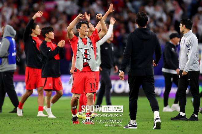 ▲ 위르겐 클린스만 감독이 이끄는 대한민국 축구대표팀은 3일 오전 0시 30분 (이하 한국시간) 카타르 알 와크라 알 자누브 스타디움에서 열린 2023 아시아축구연맹(AFC) 아시안컵 8강전에서 호주를 2-1로 제압했다. 옥에 티는 김민재의 경고였다.