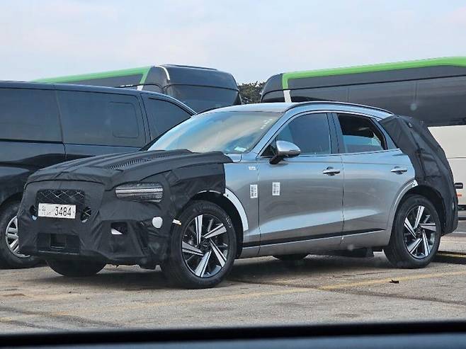 사진 : 제네시스 GV70 페이스리프트 테스트카 (출처=보배드림)