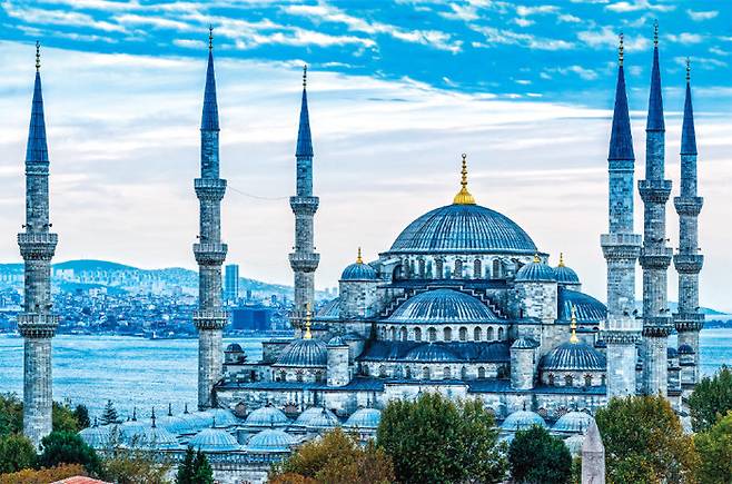 세계에서 가장 아름다운 모스크로 꼽히는 술탄 아흐메트 사원. [GETTYIMAGES]