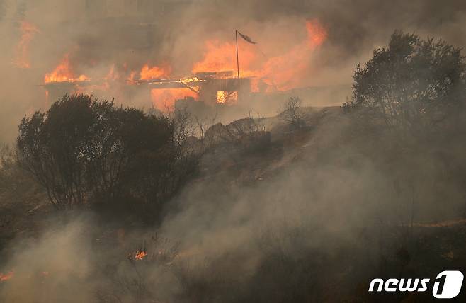 위 모습을 원경으로 잡은 사진. ⓒ 로이터=뉴스1 ⓒ News1 정지윤 기자