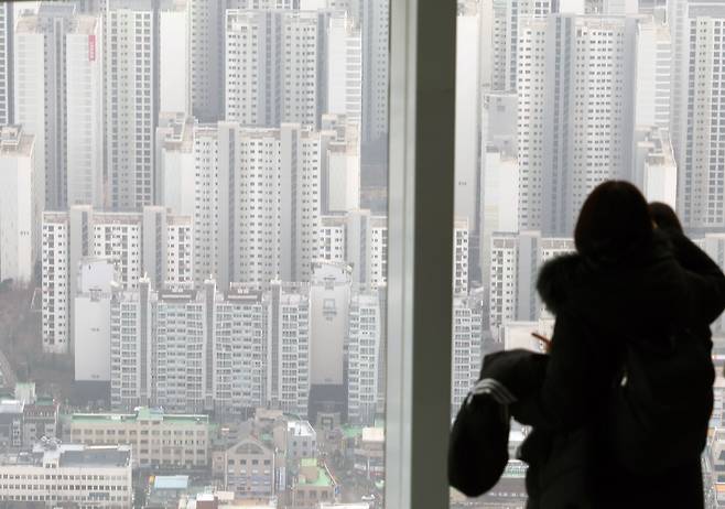 서울 송파구 롯데월드타워 서울스카이에서 바라본 서울시내 아파트 단지 모습. 2024.1.22/뉴스1