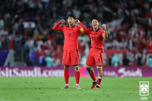 손흥민(왼쪽), 황희찬(이상 남자 축구대표팀). 대한축구협회 제공