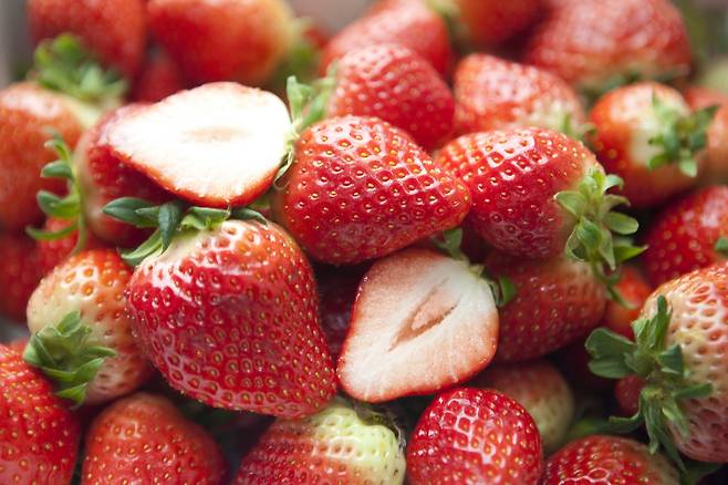 무른 딸기는 맛만 떨어질 뿐 먹어도 큰 문제가 되지 않는다./사진=클립아트코리아