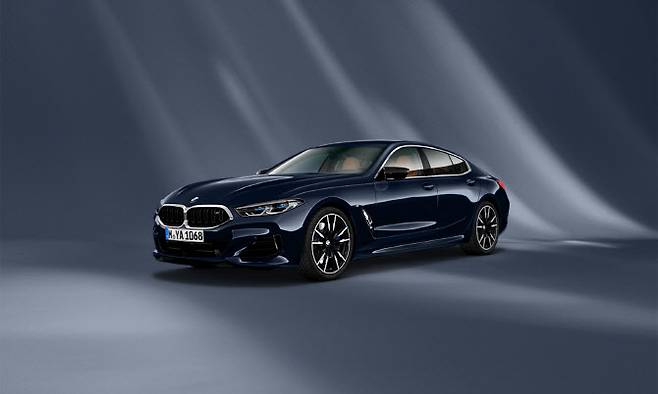 BMW M850i 인디비주얼 에디션 미드나잇 사파이어.(사진=BMW코리아)