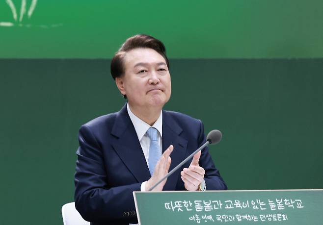 박수치는 윤석열 대통령. 연합뉴스