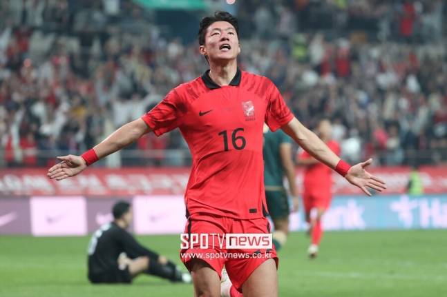 ▲ 유럽축구 이적시장 전문가 파브리지오 로마노는 6일(한국시간) "튀르키예 알라냐스포르가 황의조 임대와 관련해 노팅엄과 협상에 합의했다"며 "기간은 이번 시즌이 끝날 때까지 유효하며 완전 이적 옵션은 포함하지 않았다"고 전했다.&nbsp;ⓒ곽혜미 기자