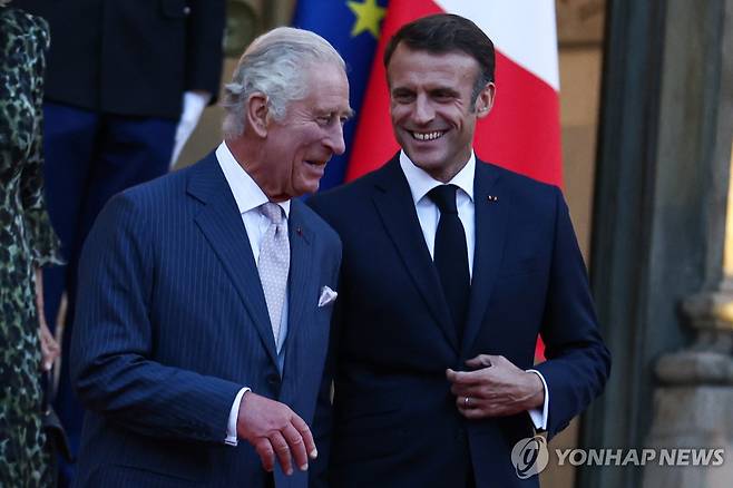 찰스 3세가 작년 9월 프랑스를 국빈 방문해 마크롱 대통령과 만나고 있다. [EPA=연합뉴스 자료사진]