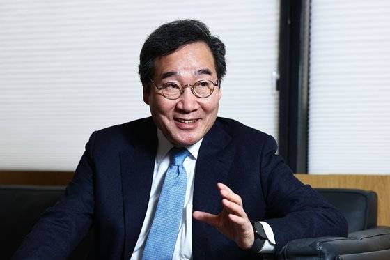 이낙연 새로운미래 공동대표가 지난달 18일 중앙일보와 인터뷰 하고 있다. 김종호 기자