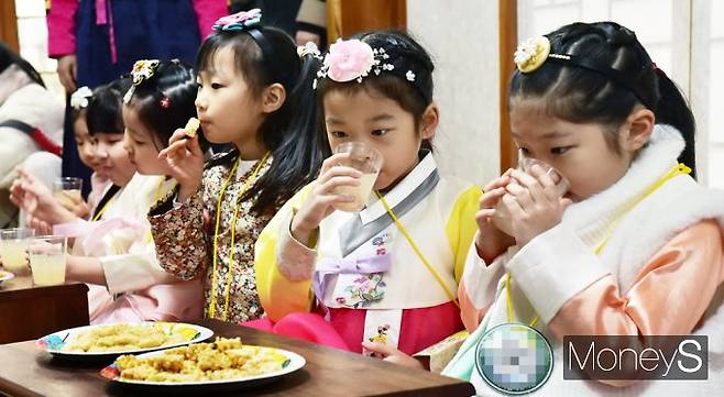 ▲ 금강산도 식후경, 식혜와 함께 맛난 간식타임