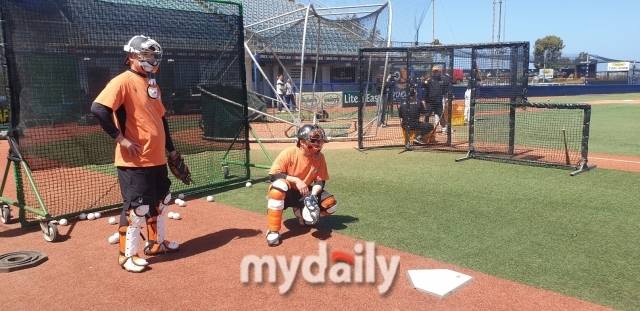 이재원과 최재훈/멜버른(호주)=김진성 기자 kkomag@mydaily.co.kr