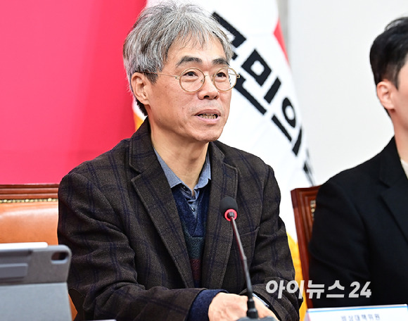 김경율 국민의힘 비상대책위원이 지난달 29일 오후 서울 여의도 국회에서 열린 제1차 비상대책위원회의에서 발언하고 있다. [사진=곽영래 기자]