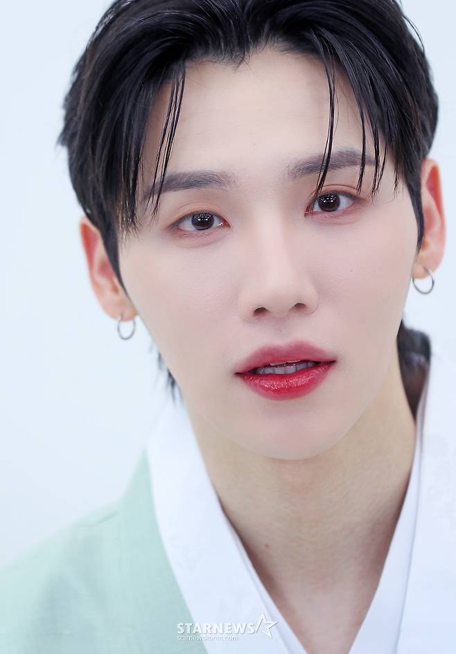 "예쁜 남자" 에이비식스 전웅, 꽃도령이 떴다[★화보]