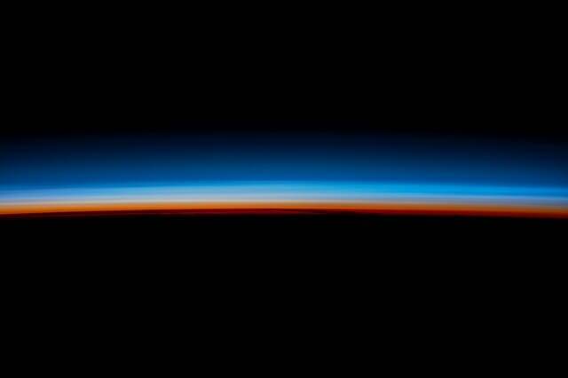 지구로 귀환하는 ESA 소속 우주 비행사가 지구의 멋진 풍경을 카메라에 담았다. (사진=마커스 완트 엑스 (@astro_marcus))