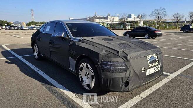 제네시스 'G80 전동화모델 롱휠베이스' (출처 : 구독자 제보)