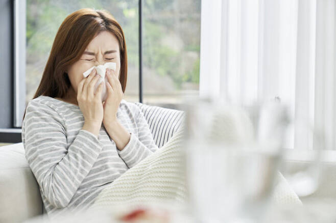 흔히 "감기는 만병의 근원'이라고 한다. 살면서 감기에 참 많이 걸리지만, 증상이 2주 이상 지속되면 다른 가능성에 관심을 갖는 게 좋다. [사진= 게티이미지뱅크]