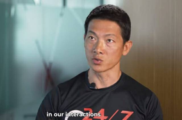 샤오펑 G42 최고경영자의 유튜브 인터뷰 영상.