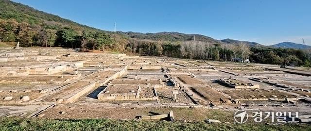 양주시 회암동 천보산 자락에 위치한 조선시대 최대의 왕실사찰인 회암사는 현재 터만 남아 262칸에 이르렀던 당시 규모를 짐작하게 한다. 회암사지 전경. 경기일보DB