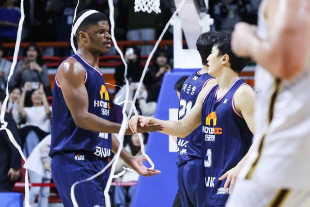 부산 KCC 이지스가 대구 한국가스공사 페가수스를 제압하며 5위 자리를 지켰다./KBL