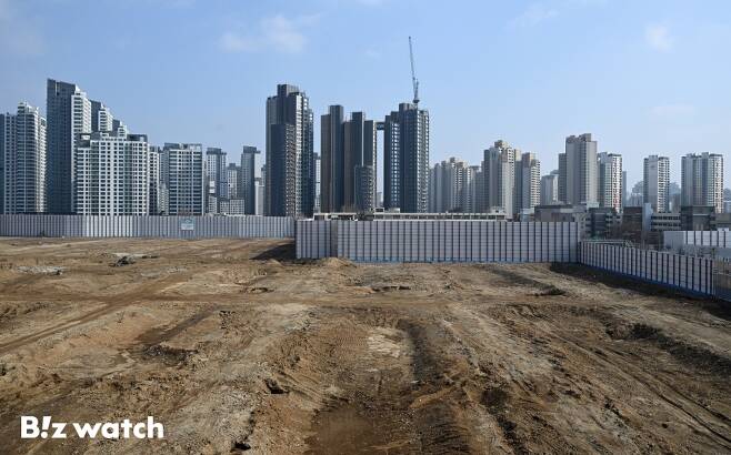 반포주공1단지 재건축 시공사인 현대건설은 13일 공사비가 오르면서 재건축조합에 공사비 1조 4000억원을 추가 증액 요청했다./사진=이명근 기자 qwe123@