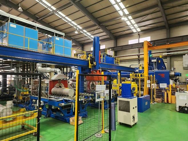 알멕코리아 공장 내 예열기 및 압출기. 알멕 제공