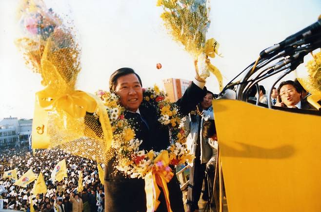 '길위에 김대중'은 김대중 전 대통령 탄생 100주년을 기념해 제작된 영화다. 사진제공=아이오케이컴퍼니