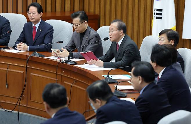 윤재옥 국민의힘 원내대표가 14일 오전 서울 여의도 국회에서 열린 원내대책회의에서 발언을 하고 있다. (사진=뉴시스)