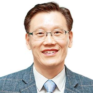 최인한 시사일본연구소 소장 일본 전문 저널리스트, 전 일본 유통과학대학 객원교수, ‘일본에 대한 새로운 생각’ 저자