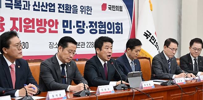 14일 국회에서 국민의힘 유의동 정책위의장이 고금리 위기 극복과 신산업 전환을 위한 맞춤형 기업금융 지원방안 민당정협의회를 하고 있다. [김호영 기자]