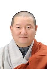 도신 수덕사 주지  스님