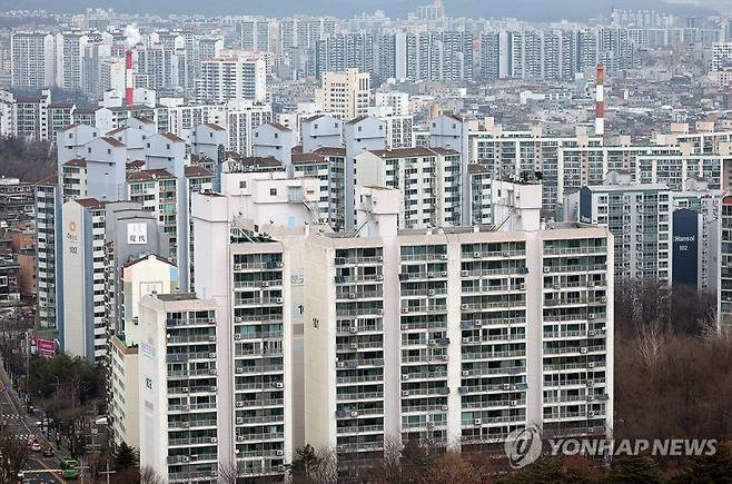 지난달 서울 강북구 북서울꿈의숲에서 바라본 노원·도봉구 일대 아파트 단지의 모습. 연합뉴스 제공