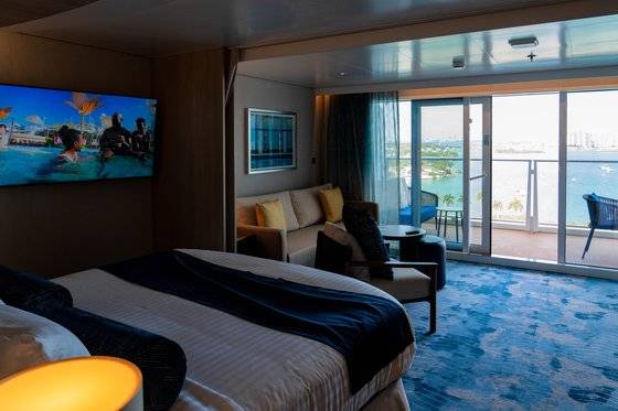 총 5610명을 수용하며, 2805개 선실을 갖췄다. 선실은 총 28개 타입으로 발코니 유무, 바다 전망 유무에 따라 가격이 천차만별로 나뉜다.