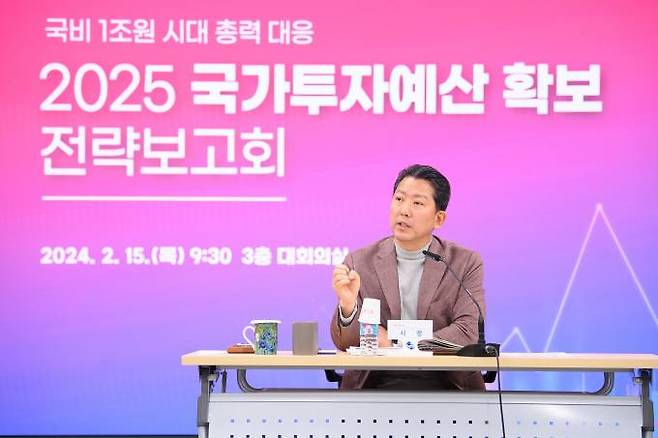 15일 구미시청 대회의실에서 열린 ‘구미시 2025년도 국가 투자예산 확보 전략보고회’에서 김장호 구미시장이 발언을 하고 있다. 구미시 제공