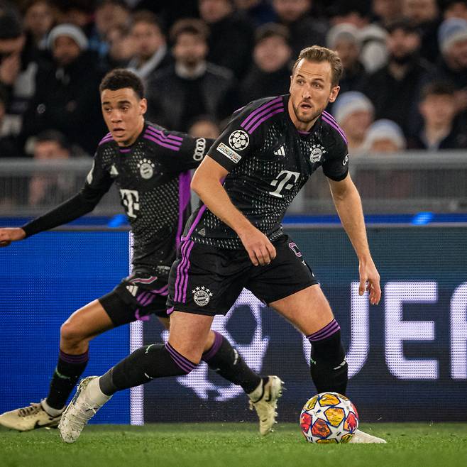 자말 무시알라(왼쪽)와 케인. /사진=바이에른 뮌헨 공식 사회관계망서비스(SNS)