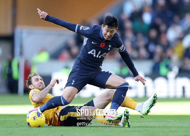 ▲ 올 시즌 첫 맞대결에서는 울버햄턴이 종료 직전 극장 두 골로 토트넘 홋스퍼에 2-1 역전승을 거뒀다.