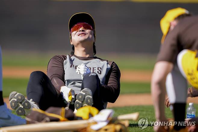 훈련을 준비하며 환하게 웃는 김하성 [AP=연합뉴스 자료사진]