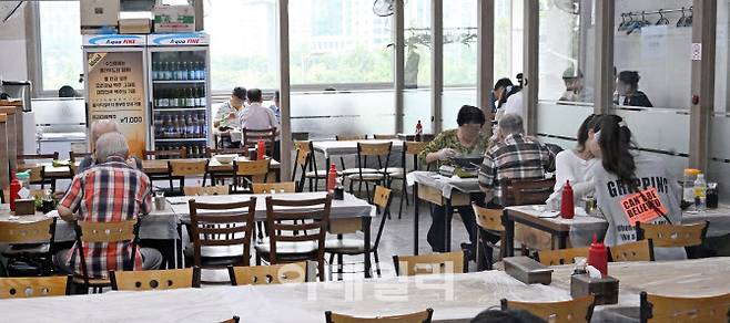 [이데일리 방인권 기자] 서울 노량진수산시장 식당 모습