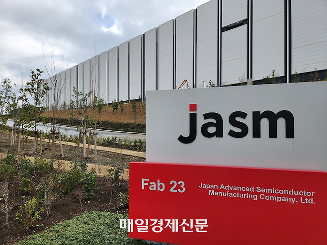 오는 24일 준공식이 열리는 대만 TSMC의 일본 법인인 JASM의 구마모토현 공장 모습 [구마모토 이승훈 특파원]