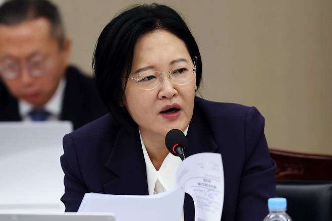 더불어민주당 이수진 의원이 작년 10월 국정감사에서 질의하는 모습. /연합뉴스