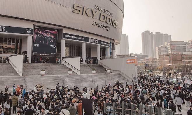 허술한 법망을 피해 암표상이 조직화 ‧ 분업화하고 있다.[사진=연합뉴스]