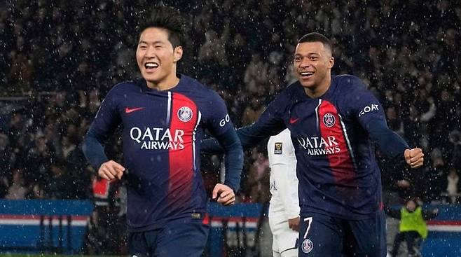 파리 생제르맹(PSG)의 이강인과 킬리안 음바페. /AP 뉴시스