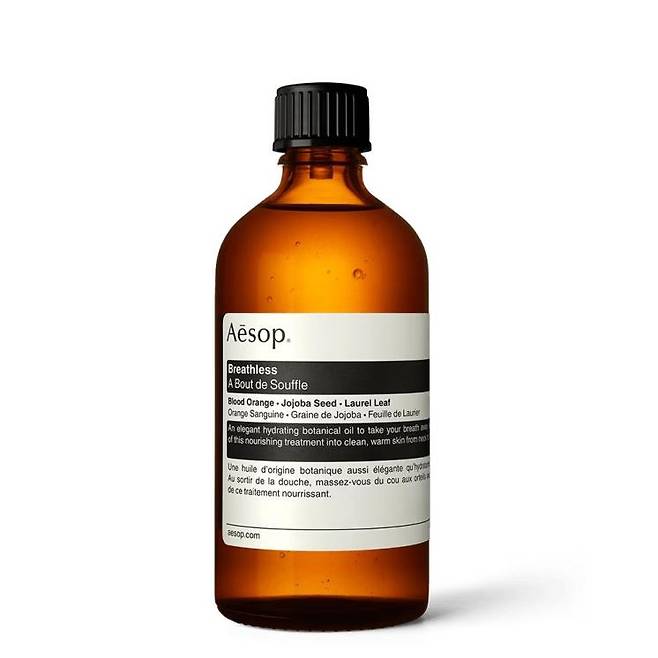 이솝 브레스리스 - 스위트 아몬드, 퀸즈랜드 너트, 호호바 씨 등 보습력 강한 오일에 오렌지껍질, 광곽향, 월계수잎 등 상쾌한 에센셜 오일을 더한 시트러스 우디 계열 향. 100mL 4만1천원.