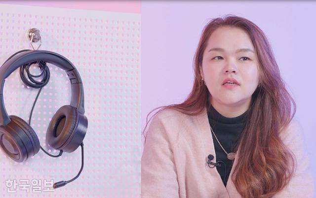 하나은행 콜센터에서 8년째 근무하고 있는 상담원 현진아씨가 지난달 3일 서울 중구 한국일보 스튜디오에서 콜센터 상담원 업무에 대해 설명하고 있다. 이현주 기자