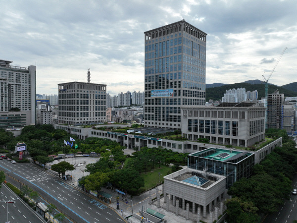 부산시청 부산시의회 부산경찰청 전경 / 전민철 기자 jmc@