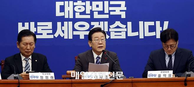 이재명 더불어민주당 대표가 14일 국회에서 열린 최고위원회의에 참석하고있다. 2024.2.14 [김호영기자]