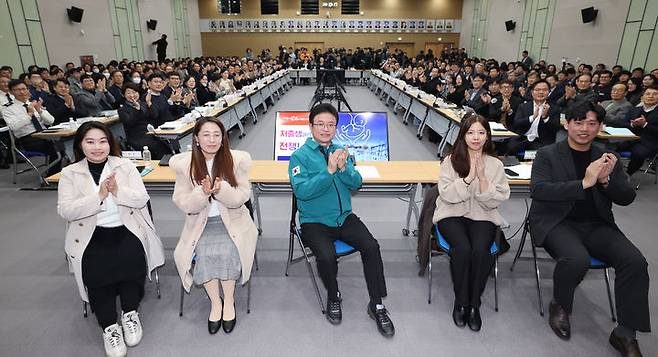 [안동=뉴시스] 지난달 18일 경북도청에서 열리고 있는 '저출생 극복을 위한 끝장토론'. (사진=경북도 제공) 2024.02.20 *재판매 및 DB 금지