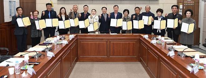 [창녕=뉴시스] 창녕군 공약이행평가단 위촉식을 하고 있다. (사진=창녕군 제공) 2024.02.20. photo@newsis.com *재판매 및 DB 금지