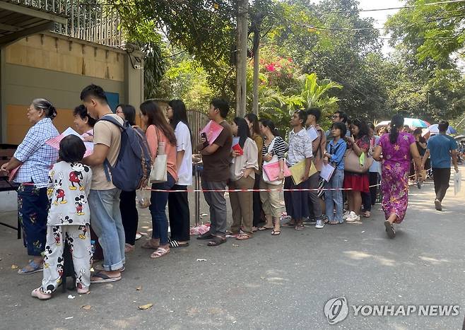 주미얀마 태국대사관 앞 비자 신청 대기자들 [EPA 연합뉴스 자료사진. 재판매 및 DB 금지]