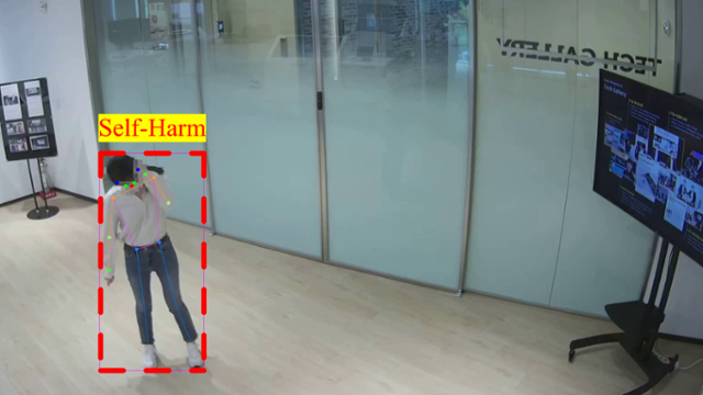 SKT 인공지능(AI) 기술을 활용하면 발차기·주먹질·밀고 당기기·쓰러짐·머리 때리기(자해)·드러눕기·달리기·배회하기·점프 등 총 9가지 도전적 행동을 알아차릴 수 있다. 연구원이 CCTV 앞에서 머리를 때리는 모습을 AI가 인지한 화면 모습. SK텔레콤 제공