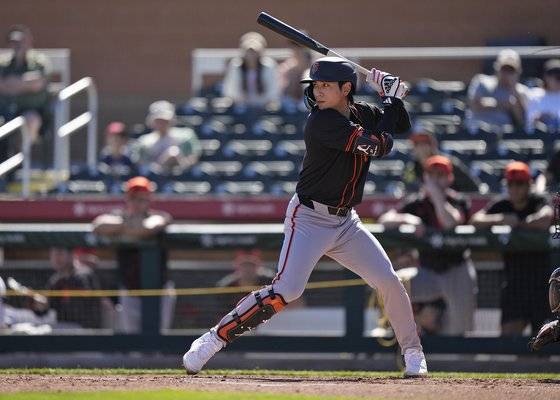 20일(한국시간) 미국 애리조나주 스코츠데일 스타디움에서 스프링캠프 첫 라이브배팅에 나선 이정후. 톱타자로 낙점된 이정후는 25일 텍사스 레인저스와의 시범경기에 대비해 빠르게 컨디션을 끌어올리고 있다. [사진 샌프란시스코 자이언츠]